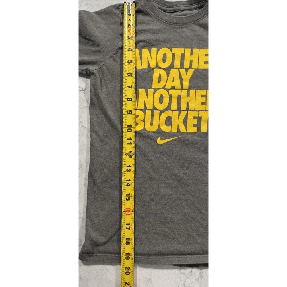 Nike T-Shirt Kids Small Gray Yellow Another Day Another Bucket Graphic Tee